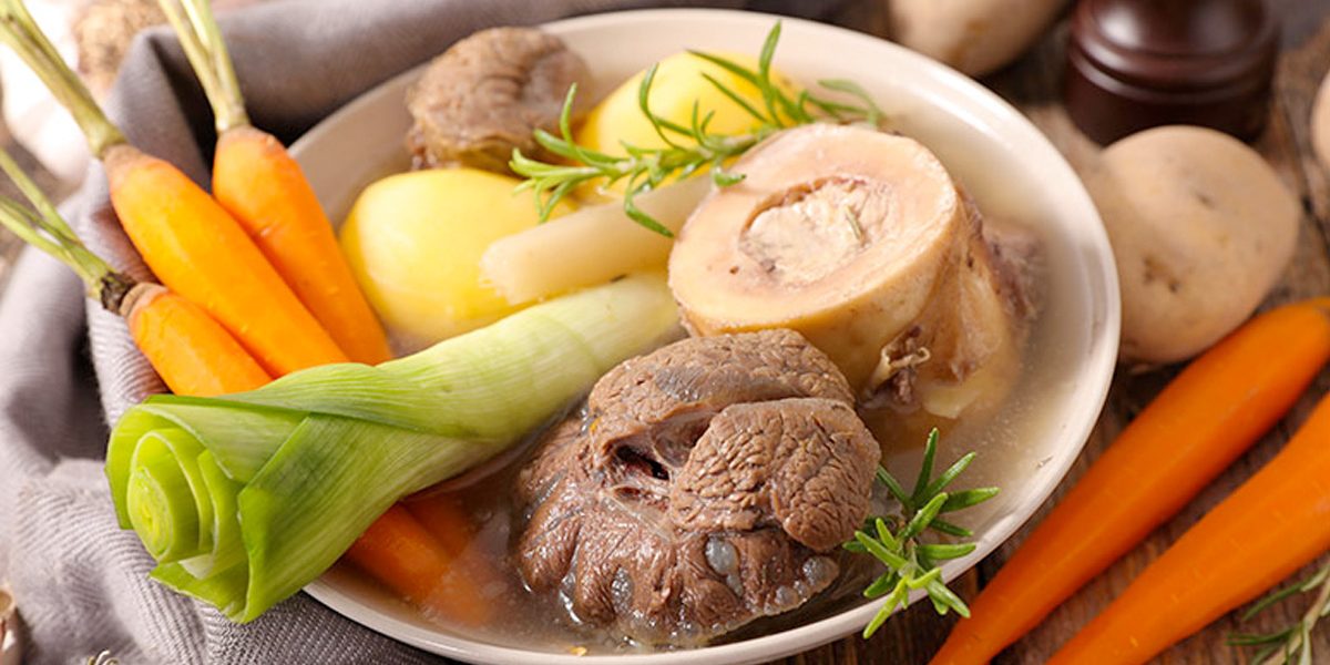 gemuetlichkeit-in-die-kueche-bringen-traditionelles-suppenrezept